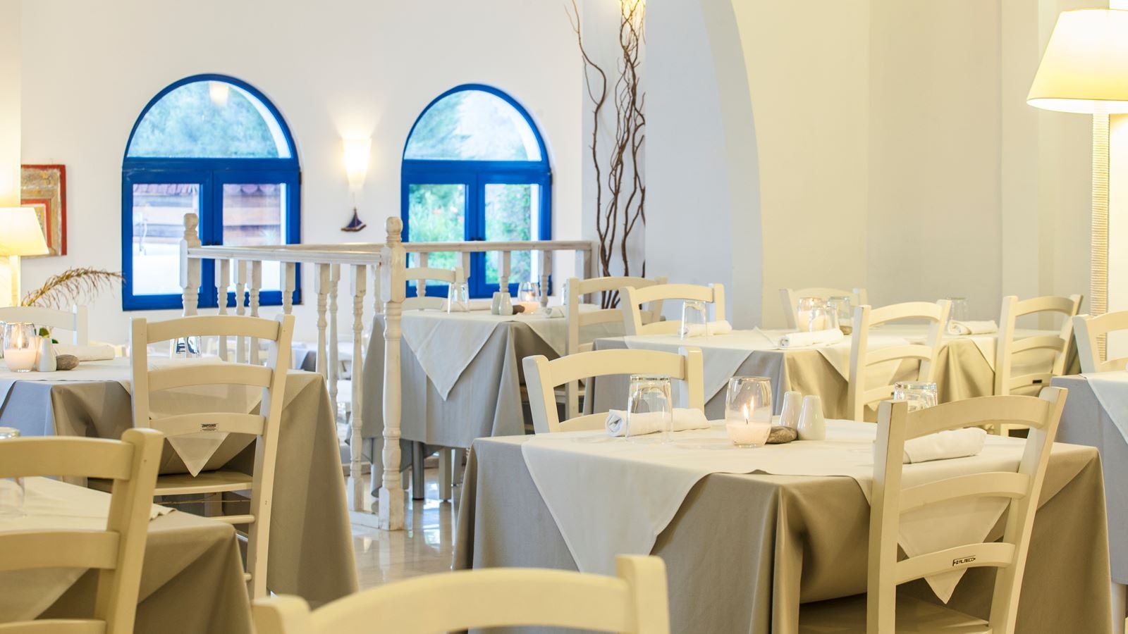 restaurants-elia-poolside-restaurant