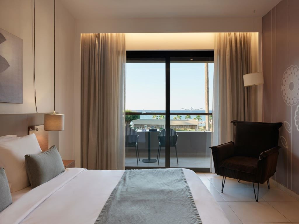 rooms-superior-room-lagoon-sea-view-jacuzzi