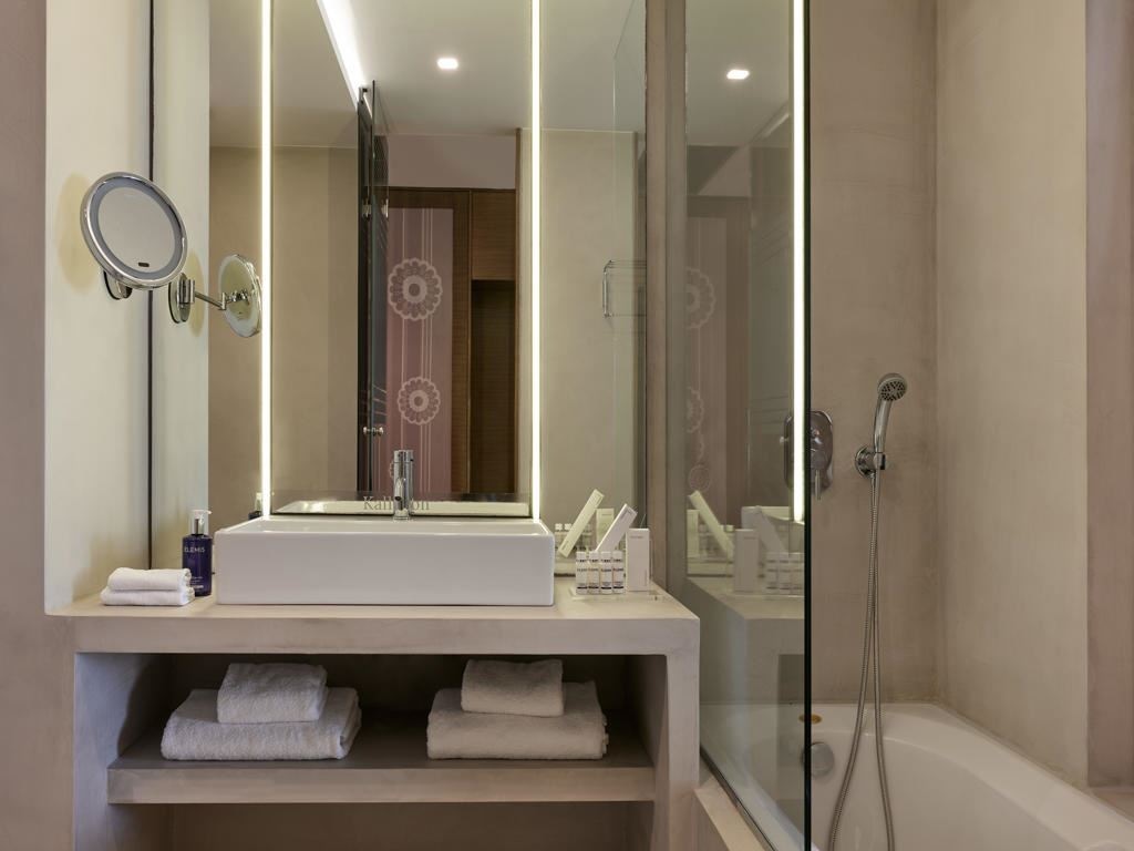 rooms-superior-room-lagoon-sea-view-jacuzzi