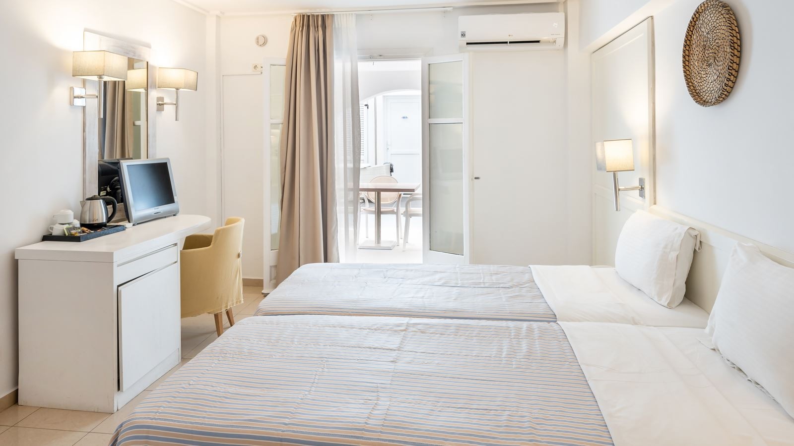 rooms-double-room-with-garden-view