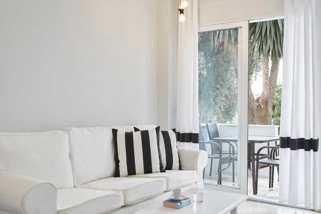 rooms-two-bedroom-suite-with-private-pool