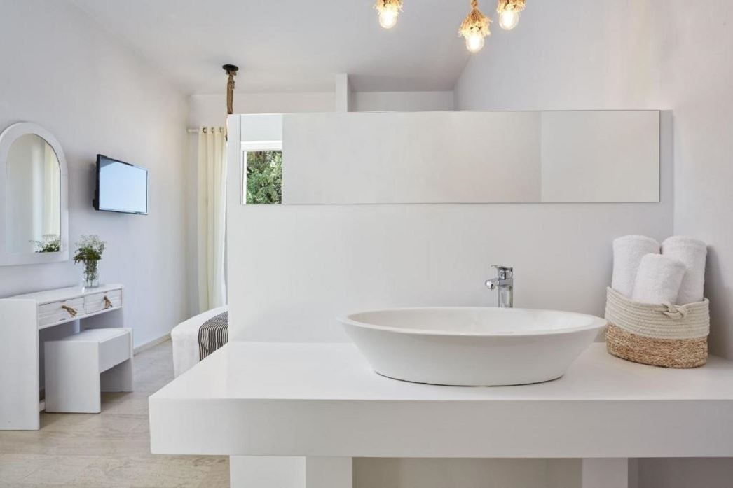 rooms-premium-double-room-with-sharing-pool