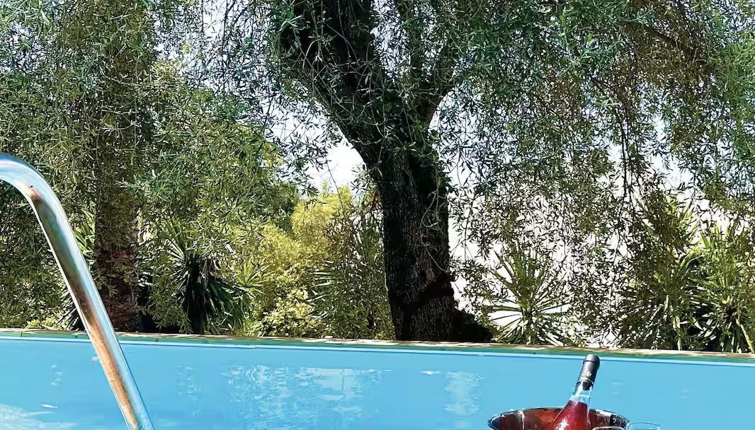 rooms-junior-suite-with-sharing-pool