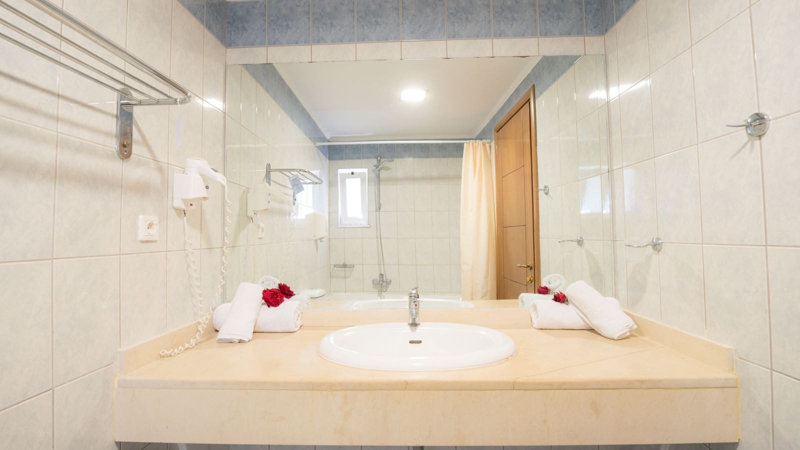 rooms-maisonette-sharing-pool