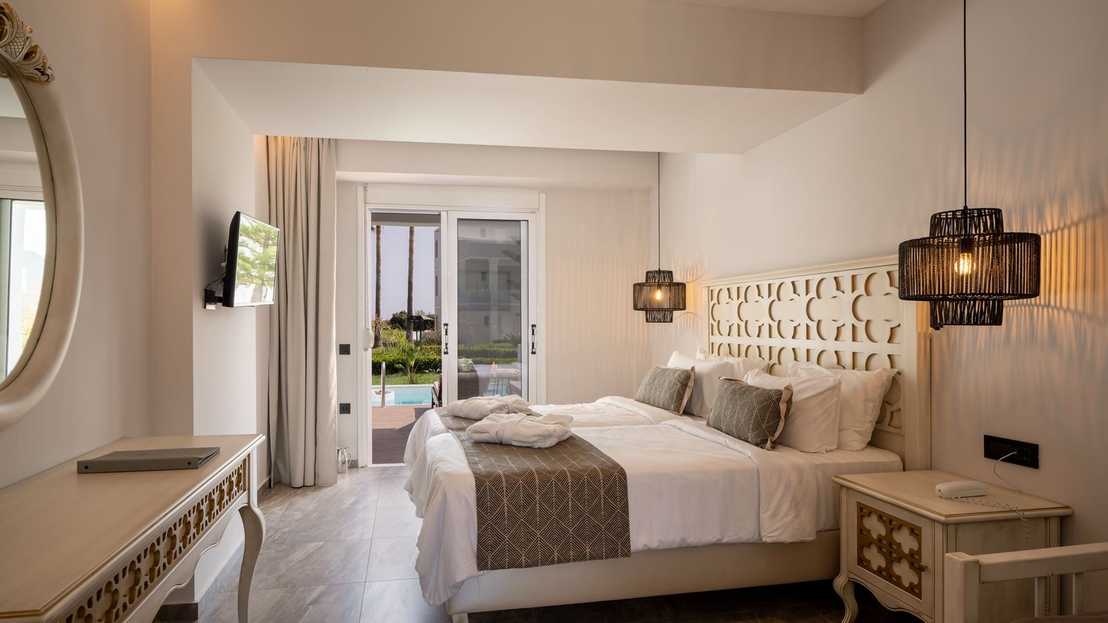 rooms-superior-aqua-suite-privatepool