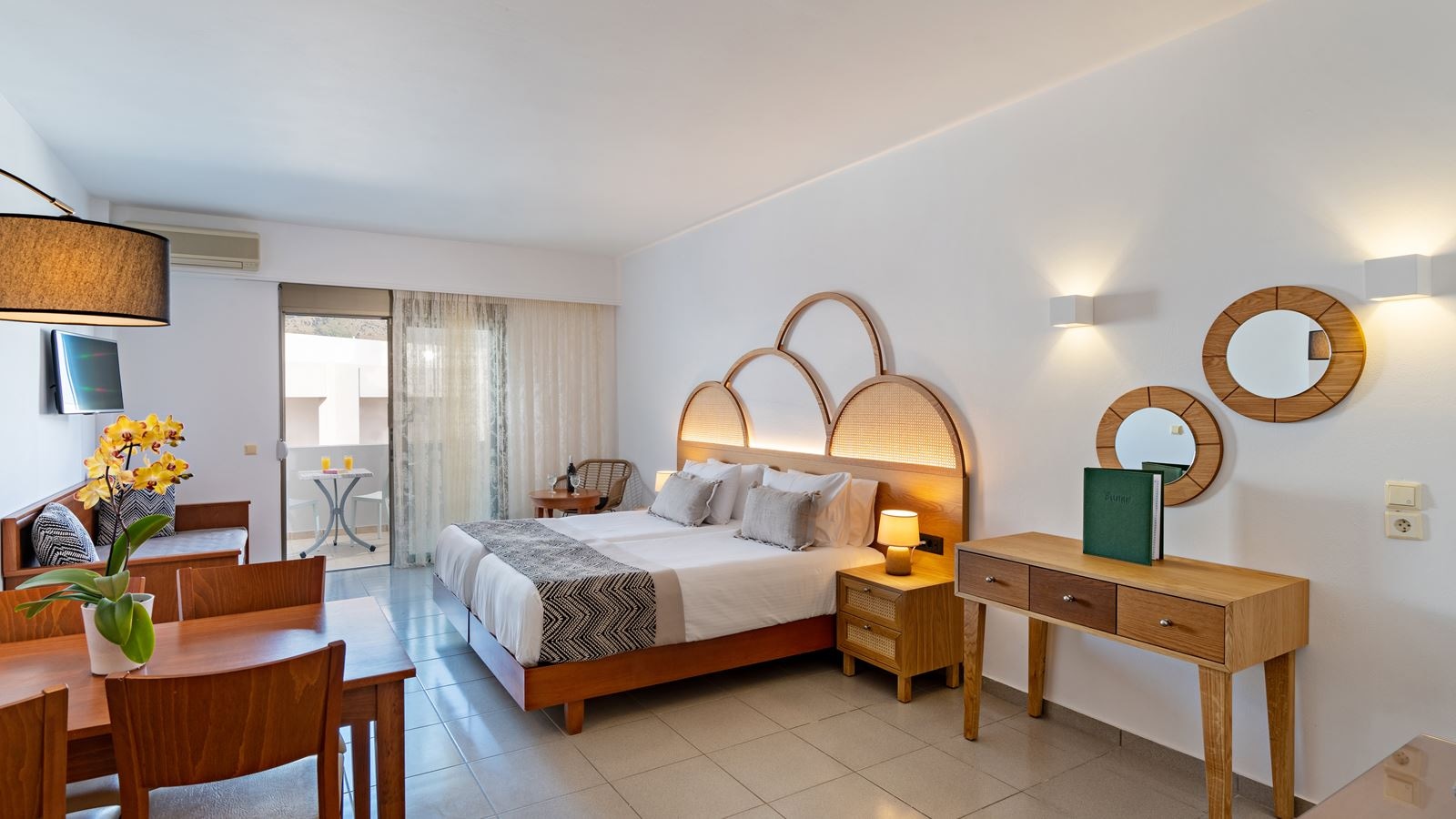 rooms-room-standard-mountainpool-view