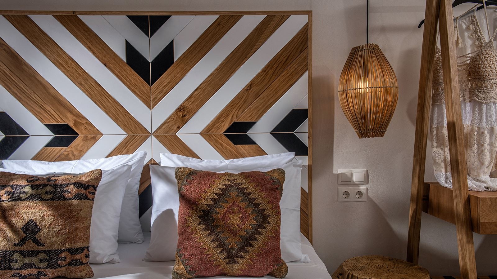 rooms-superior-deluxe--pool-view-with-balcony