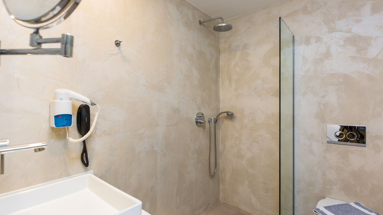 rooms-room-superior-double-gardenview