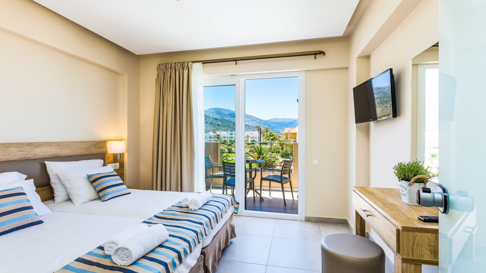 rooms-apartment-superior-1-bedroom-triple-balcony-or-terrace