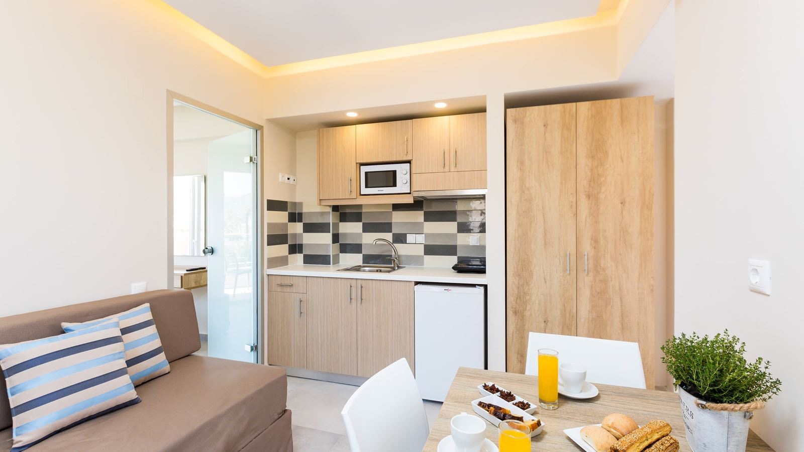 rooms-apartment-superior-1-bedroom-triple-balcony-or-terrace