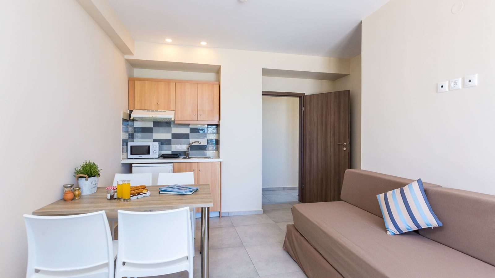 rooms-apartment-superior--quadruple-1-bedroom-balcony-or-terrace