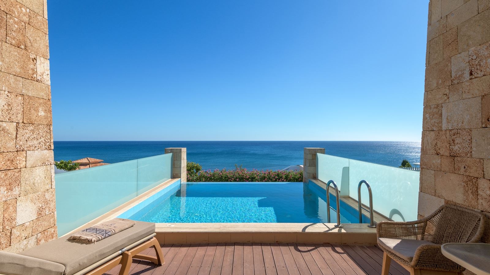 rooms-deluxe-room-sea-view-private-pool-terrace