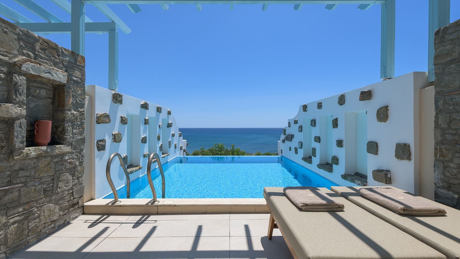 rooms-prestige-junior-bungalow-sv-with-pool