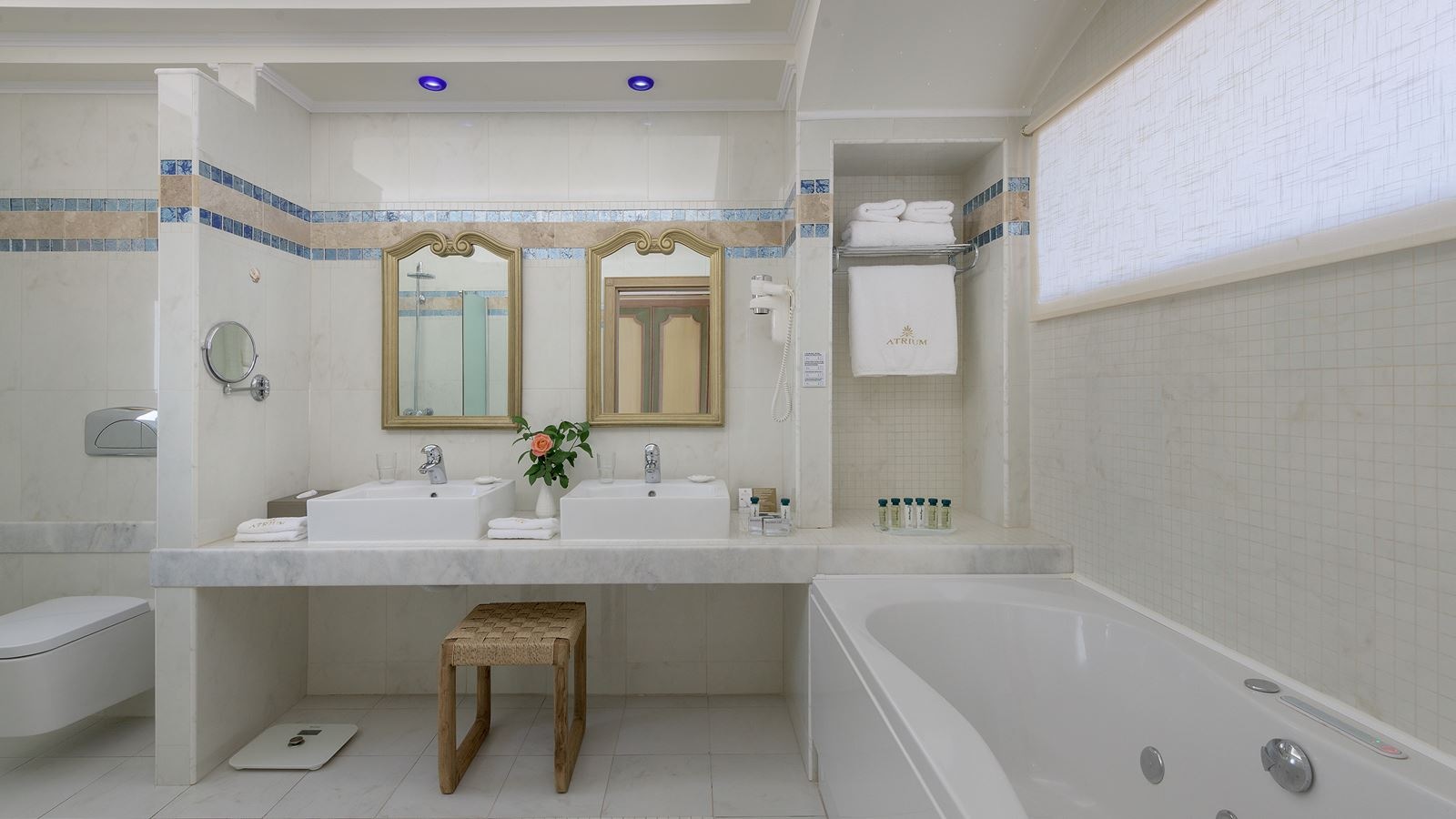 rooms-platinum-beach-family-suite-sv-with-pool--signature-collection