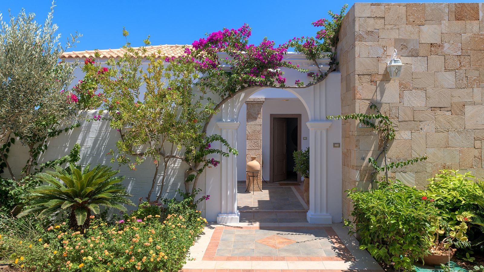 rooms-presidential-beach-villa-sv-with-pool--signature-collection