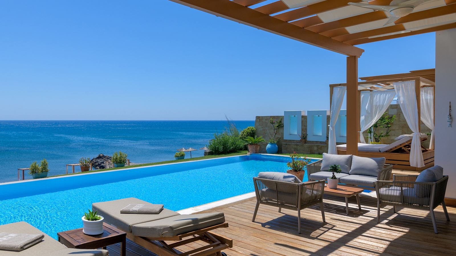 rooms-presidential-beach-villa-sv-with-pool--signature-collection