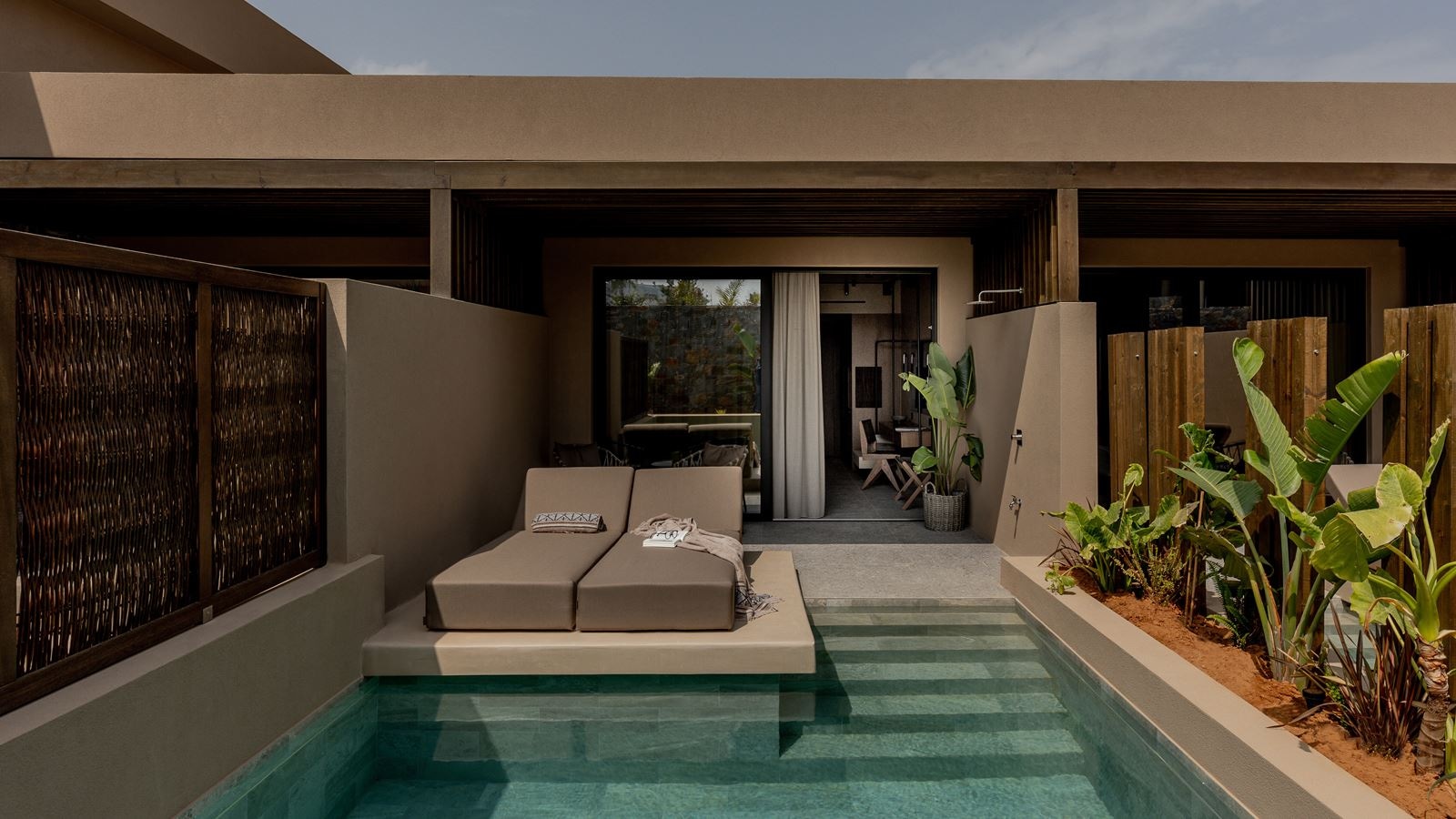 rooms-breeze-suite-with-privat-pool