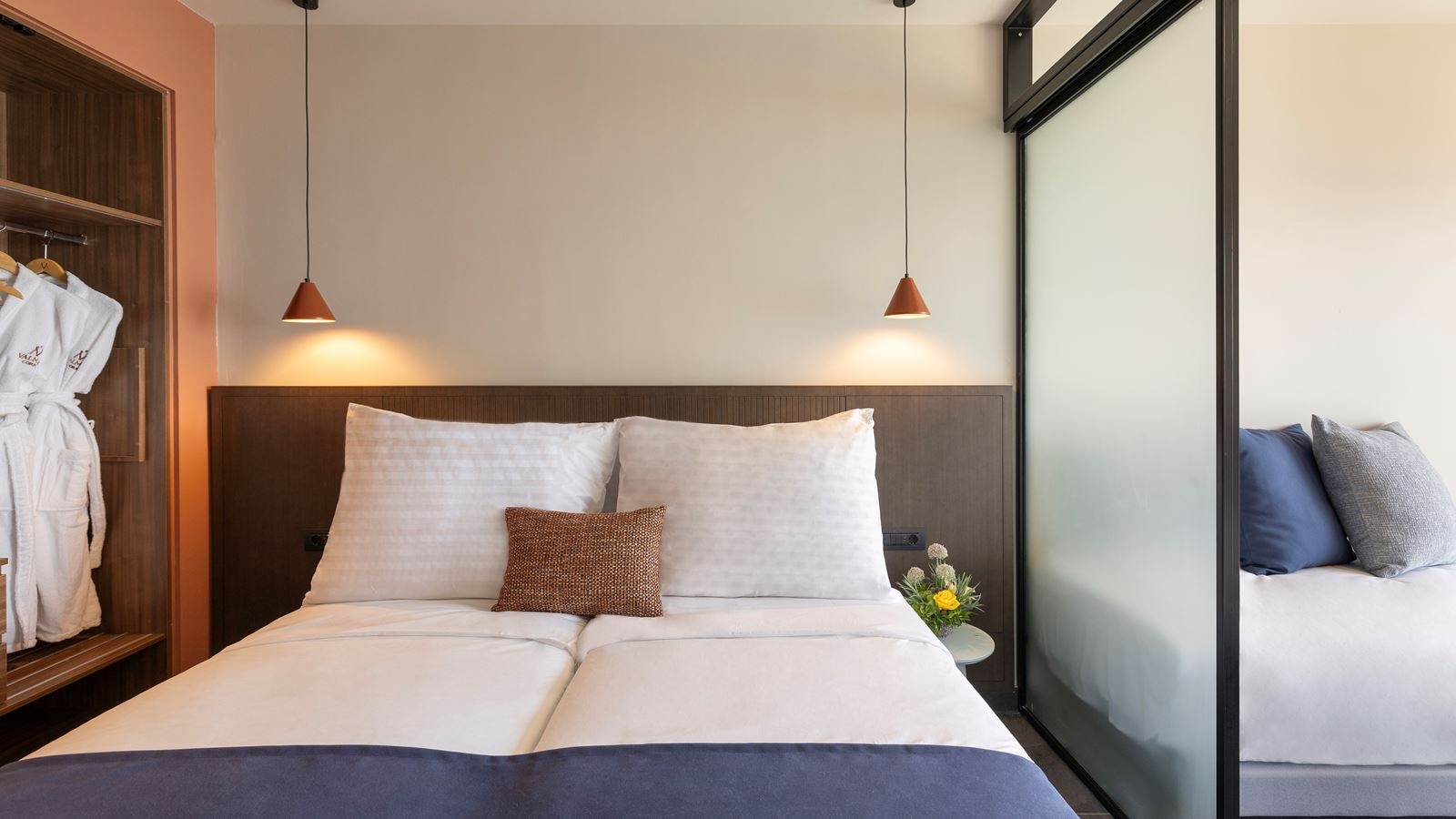 rooms-family-room-sea-view