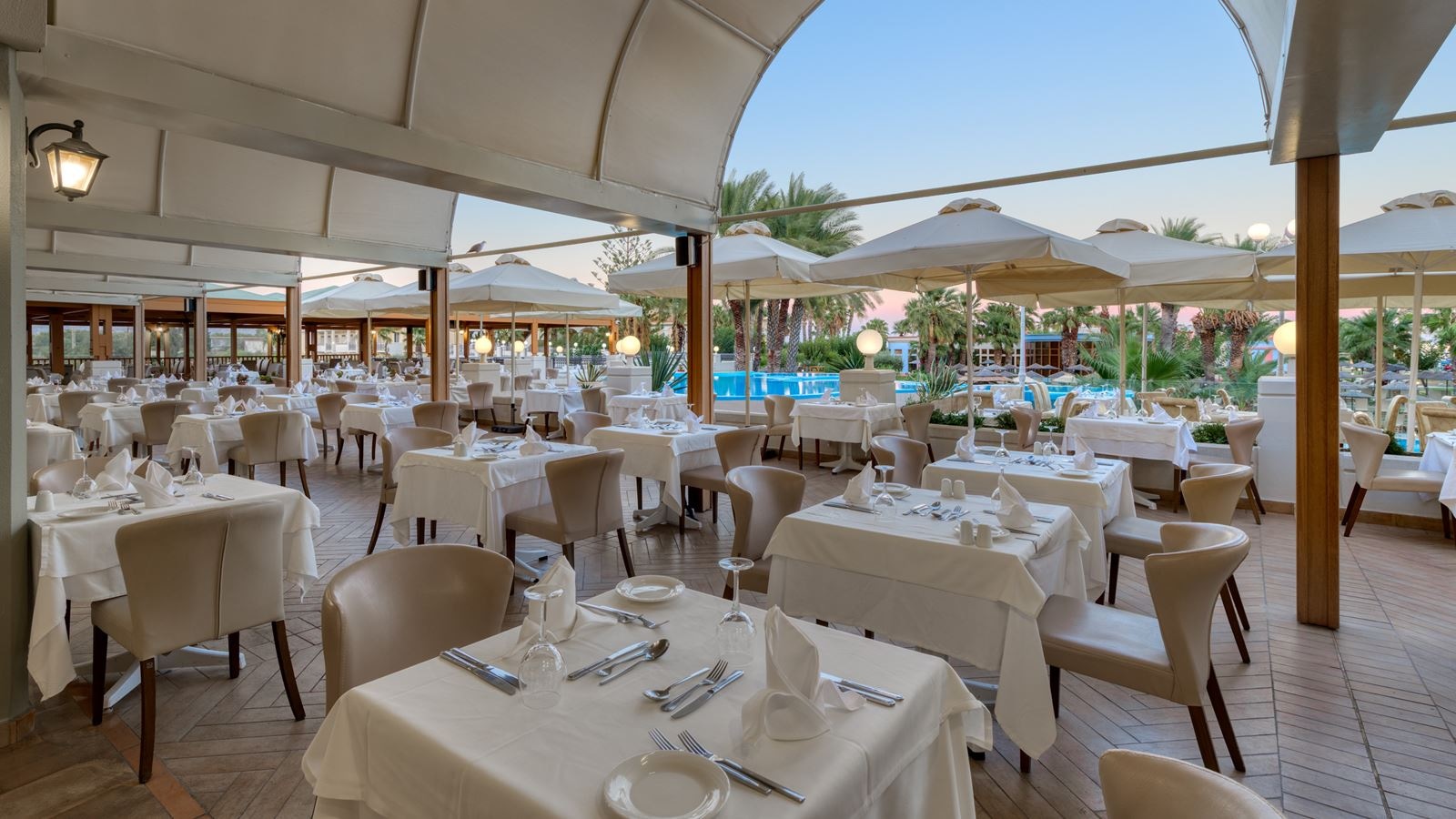 restaurants-symposium-buffet--main-restaurant