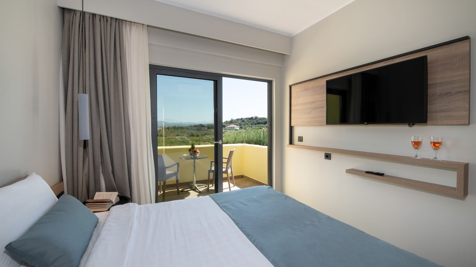 rooms-double-pool-view