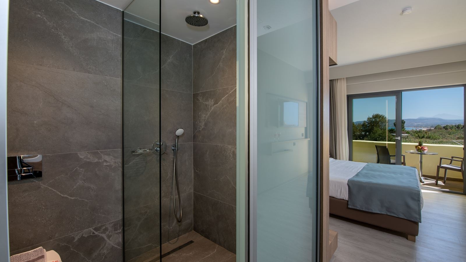 rooms-double-pool-view