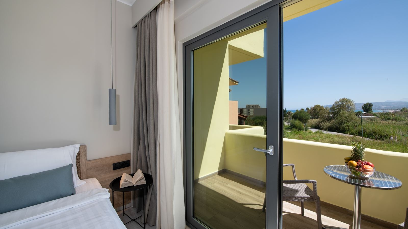 rooms-double-garden-view