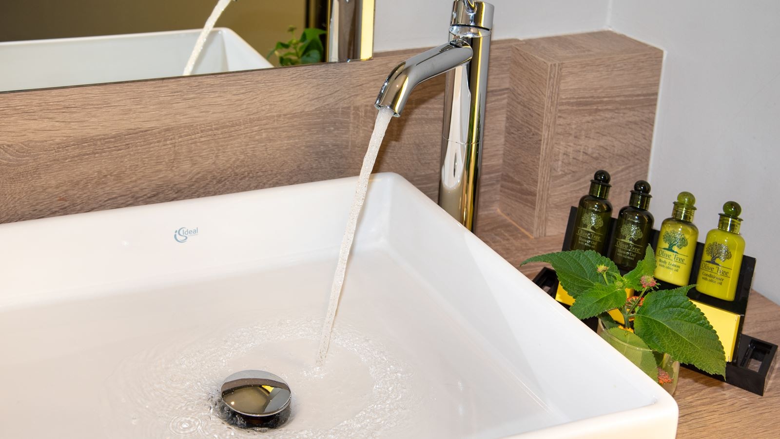 rooms-double-garden-view