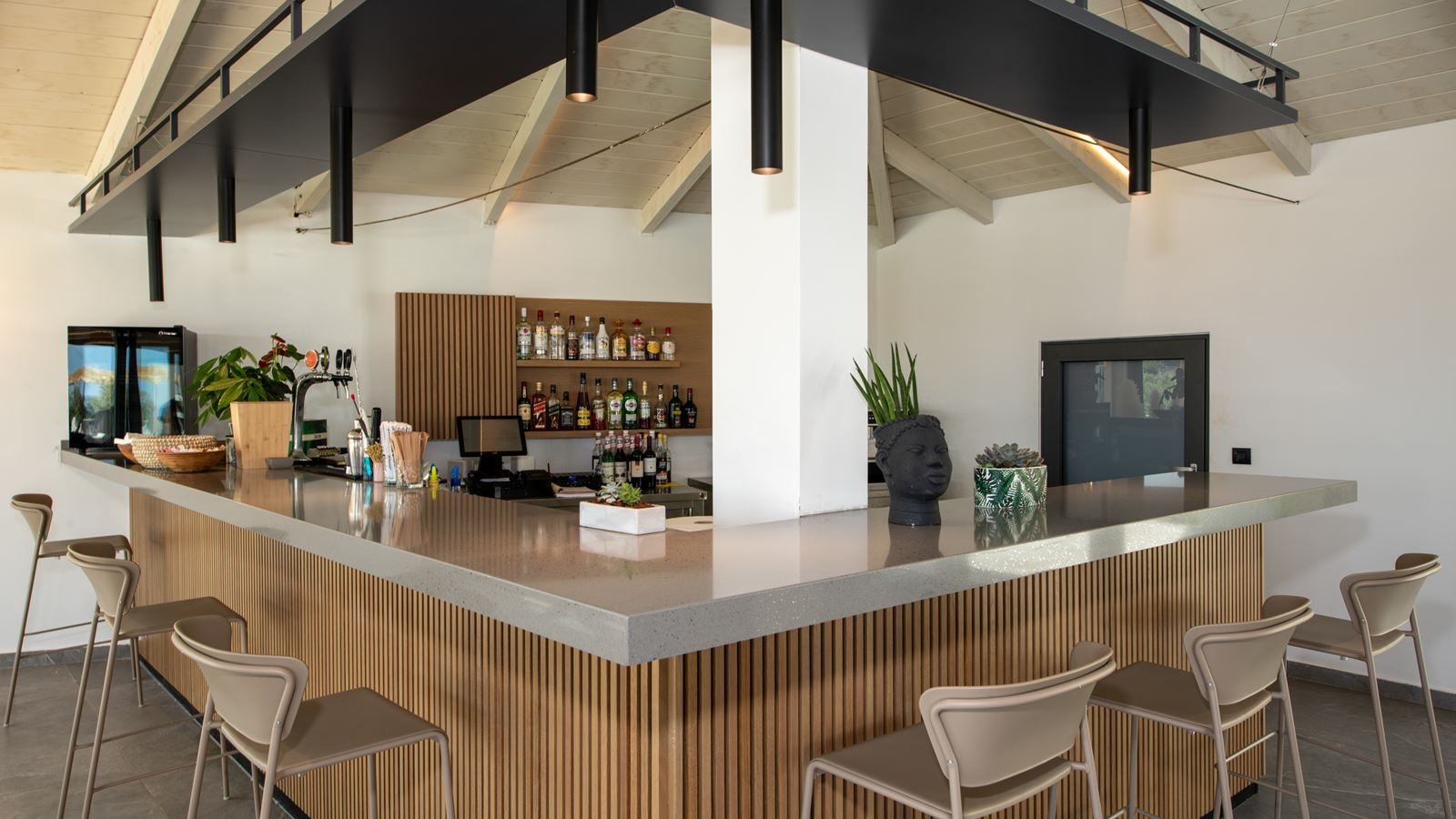 bars-mare-garden-pool-bar