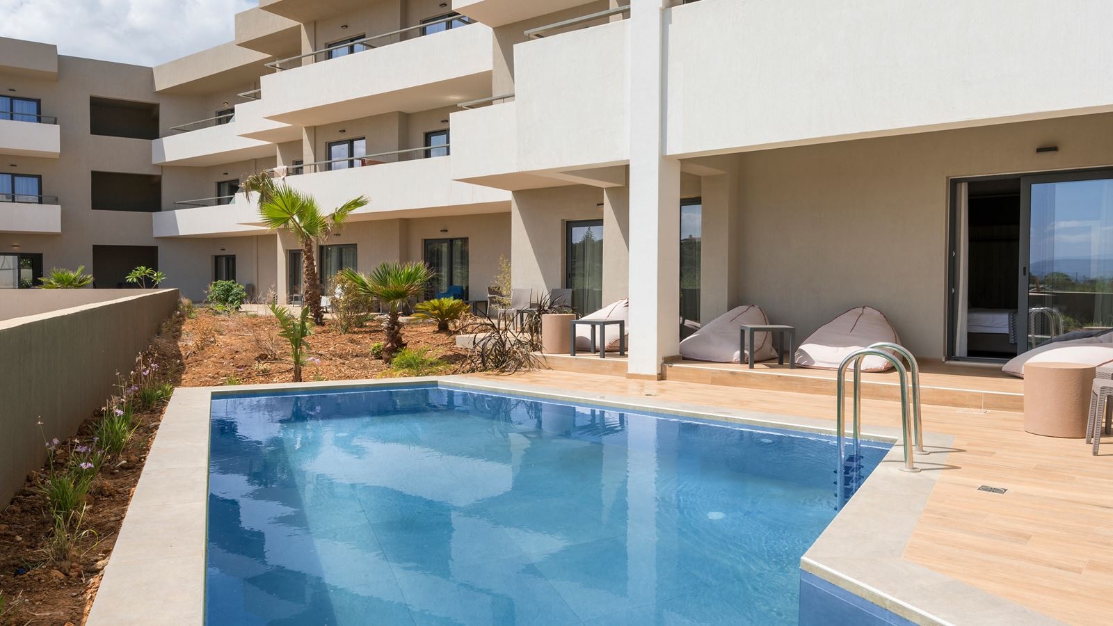 rooms-double-shared-pool