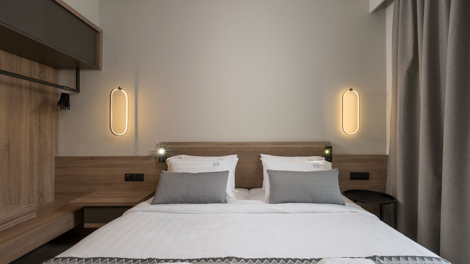 rooms-suite-with-jacuzzi