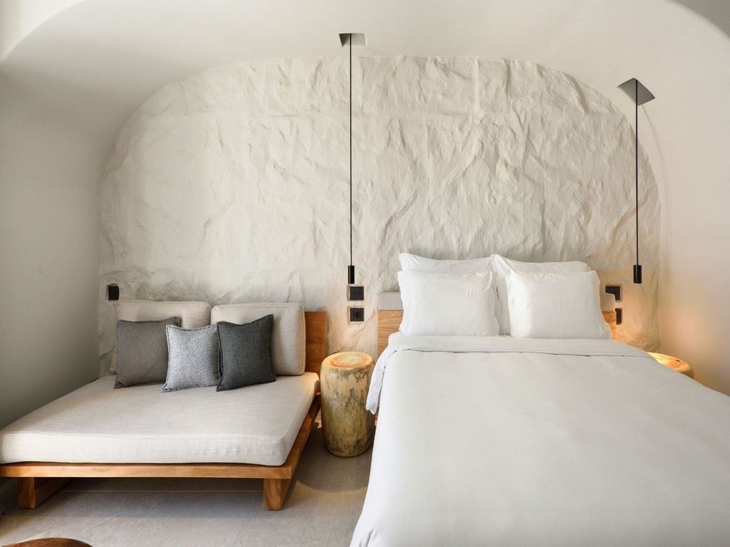 rooms-junior-suite-with-terrace-and-private-plunge-pool