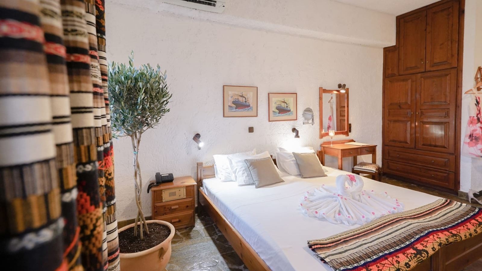 rooms-standard-studio-balcony-or-terrace