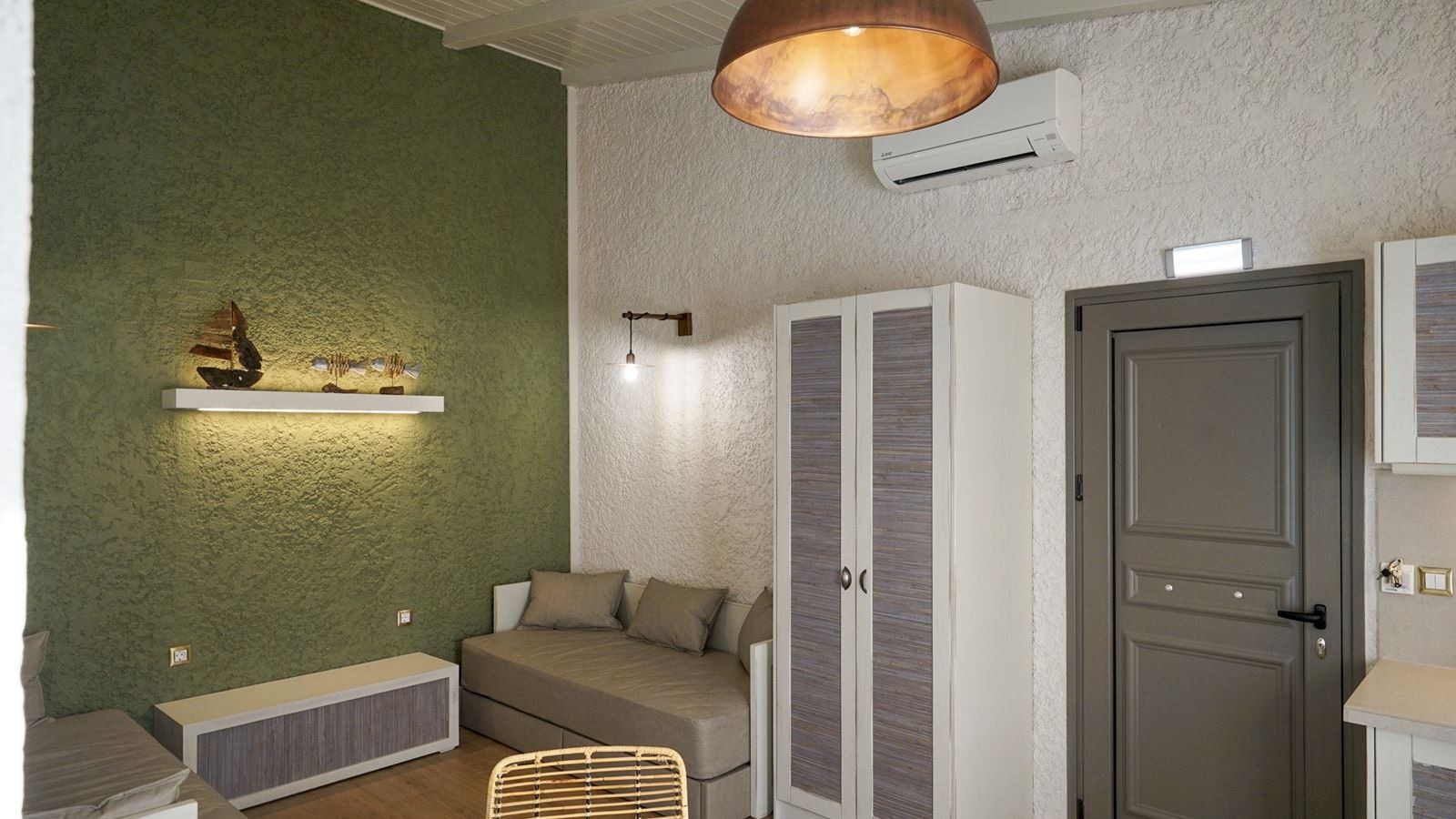 rooms-superior-deluxe-apartment-balcony-or-terrace