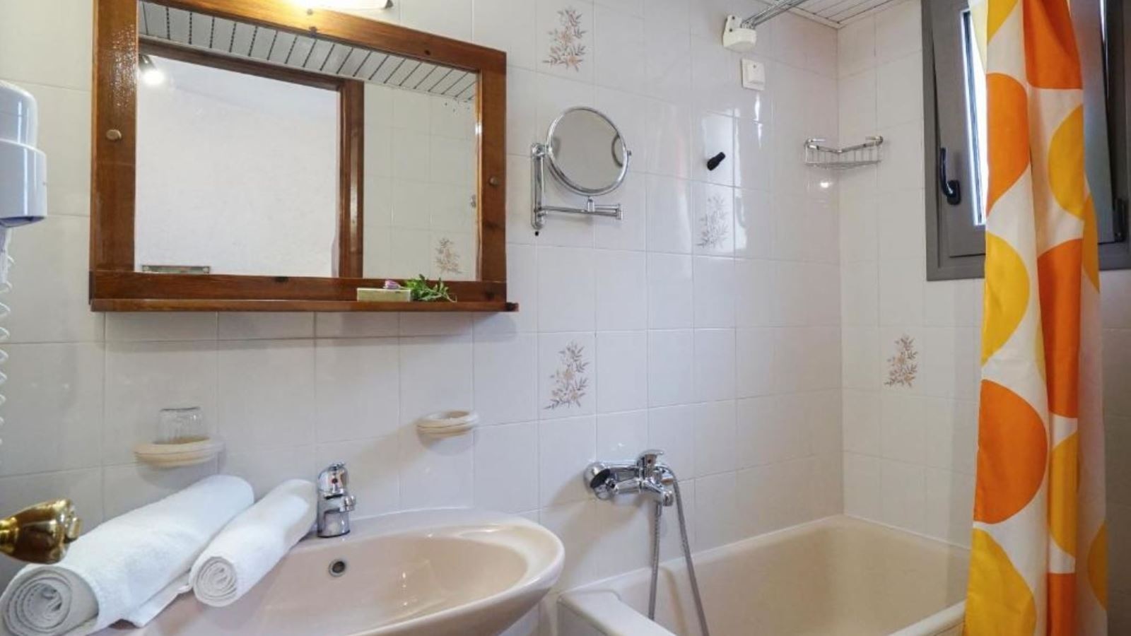 rooms-one-bedroom-family-apartment-balcony-or-terrace