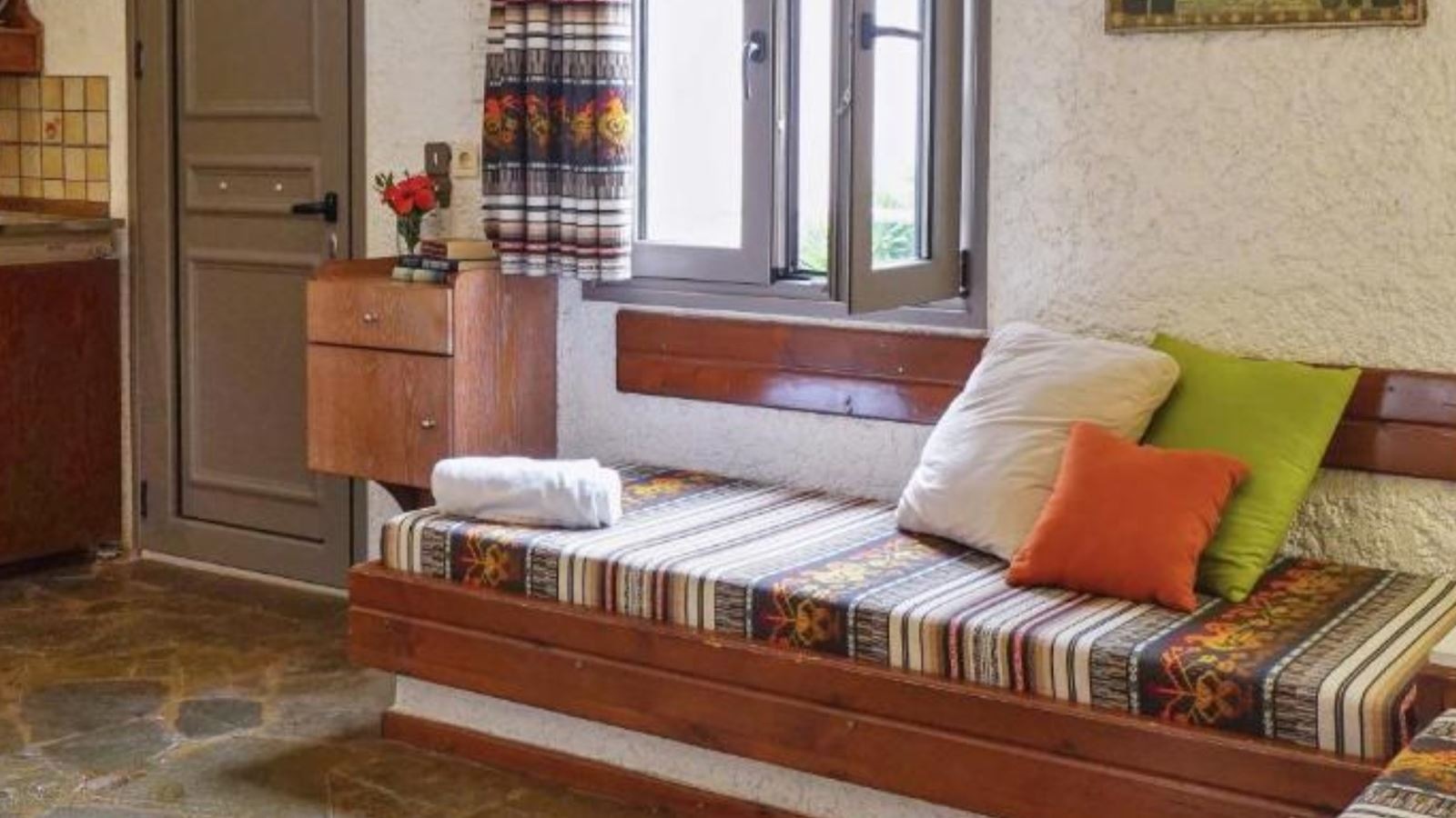 rooms-one-bedroom-family-apartment-balcony-or-terrace