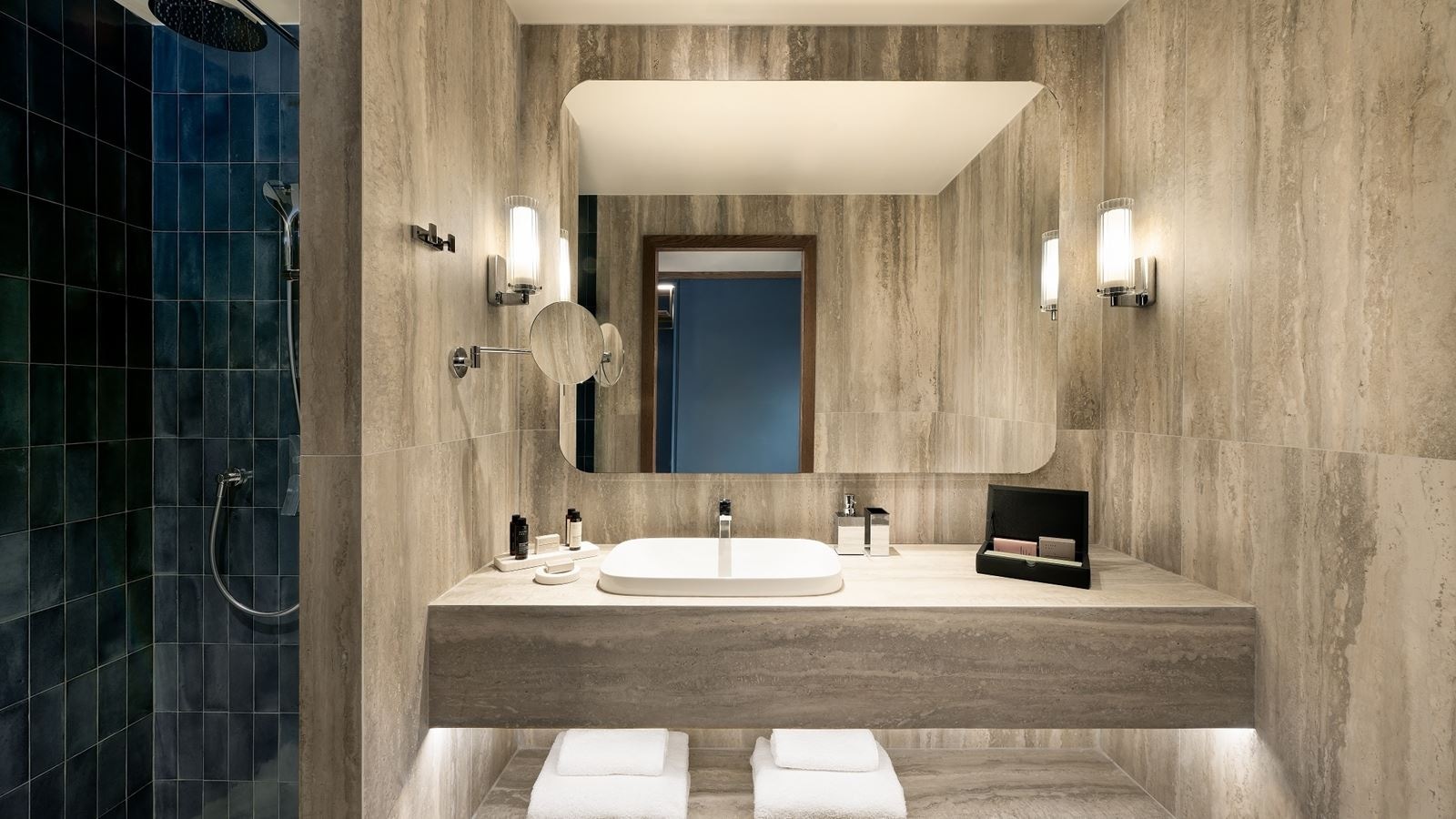 rooms-executive-room-city-view-balcony-or-terrace