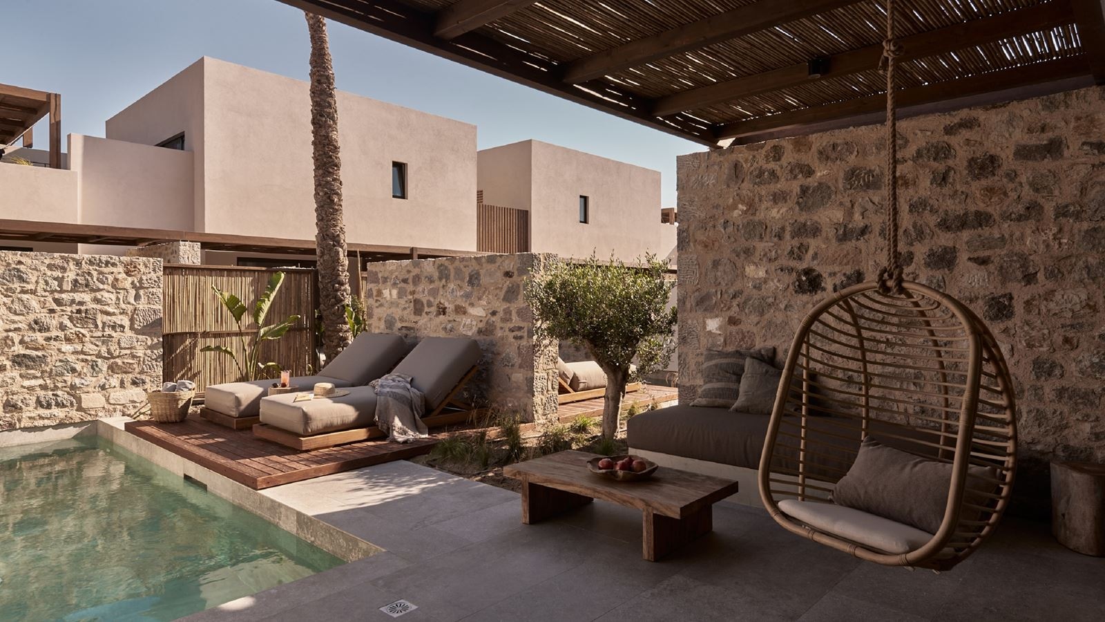 rooms-private-pool-suite