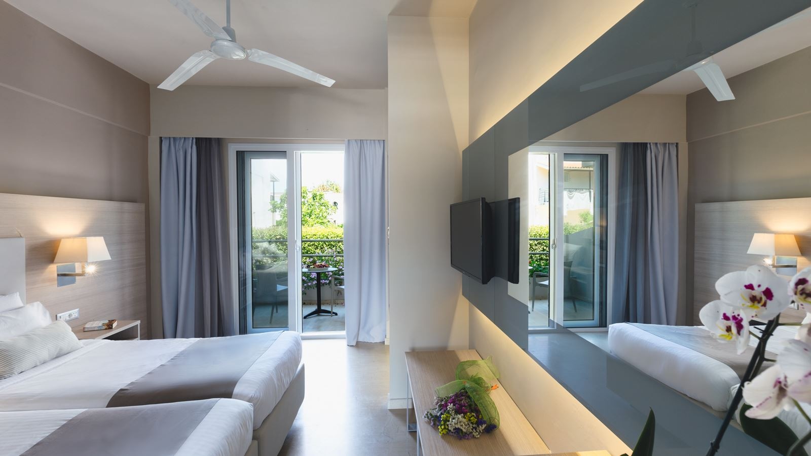 rooms-studio-land-view