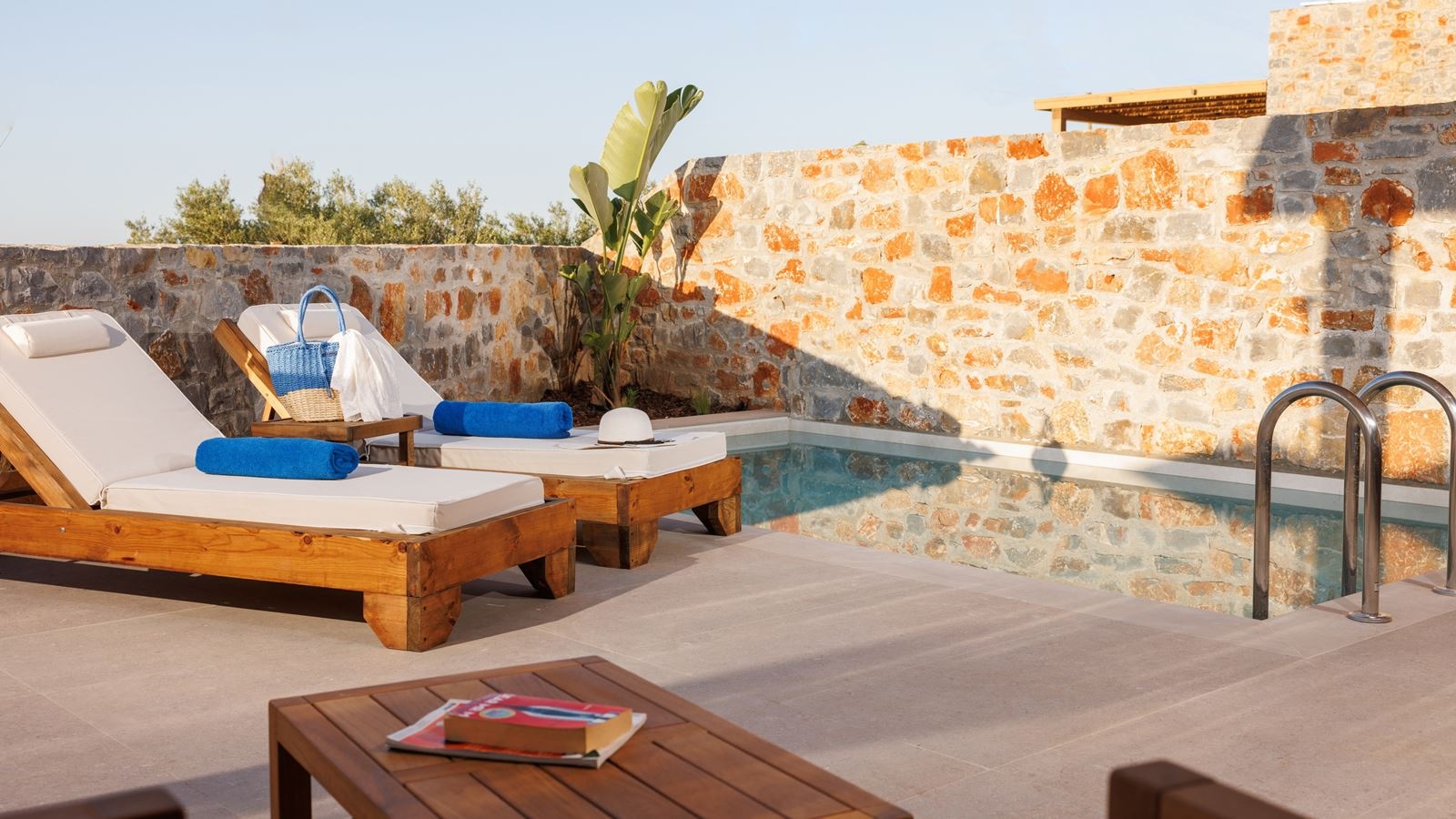 rooms-deluxe-suite-with-private-pool