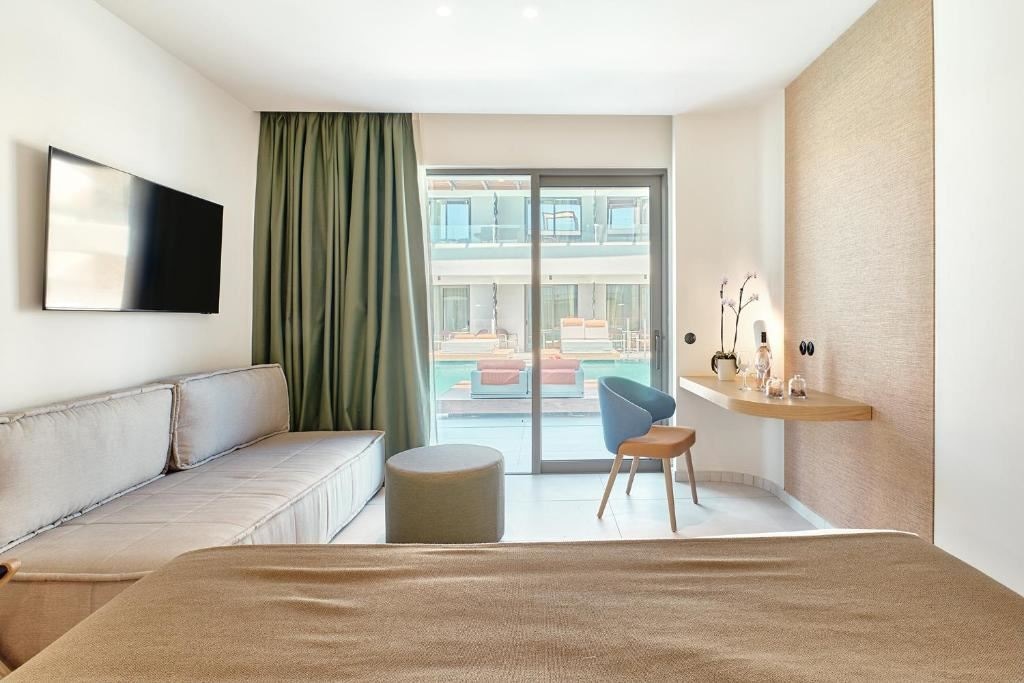 rooms-junior-suite-pure-luxe-swim-up