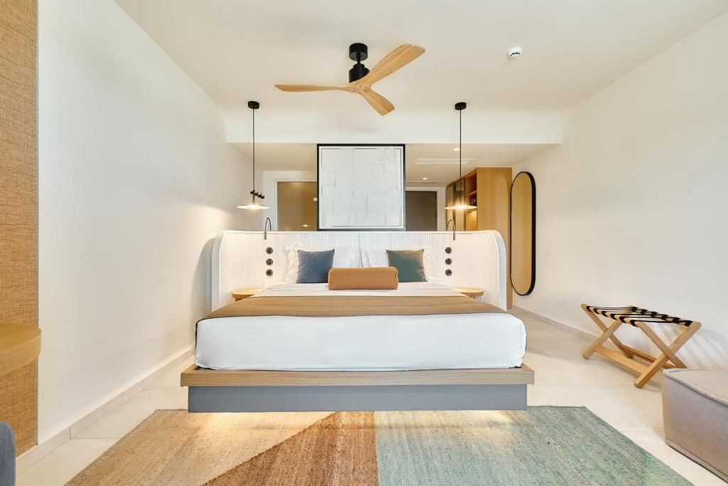 rooms-junior-suite-pure-luxe-side-sea-view