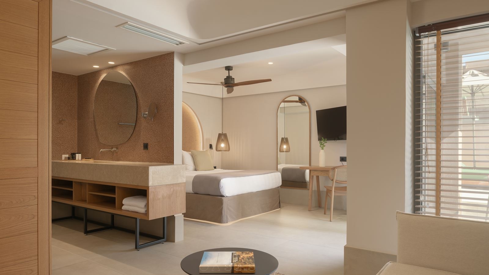 rooms-suit-junior-swim-up