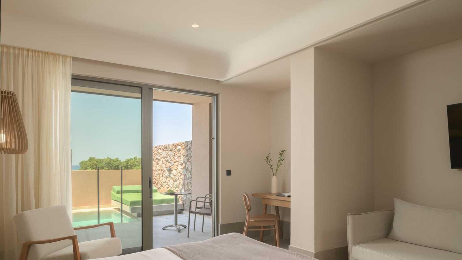 rooms-suite-junior-private-pool-sea-view