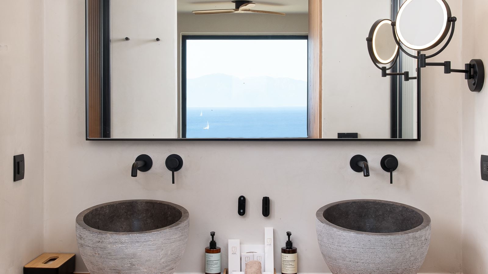 rooms-junior-suite-sea-view-or-partial-sea-view-with-hot-tub