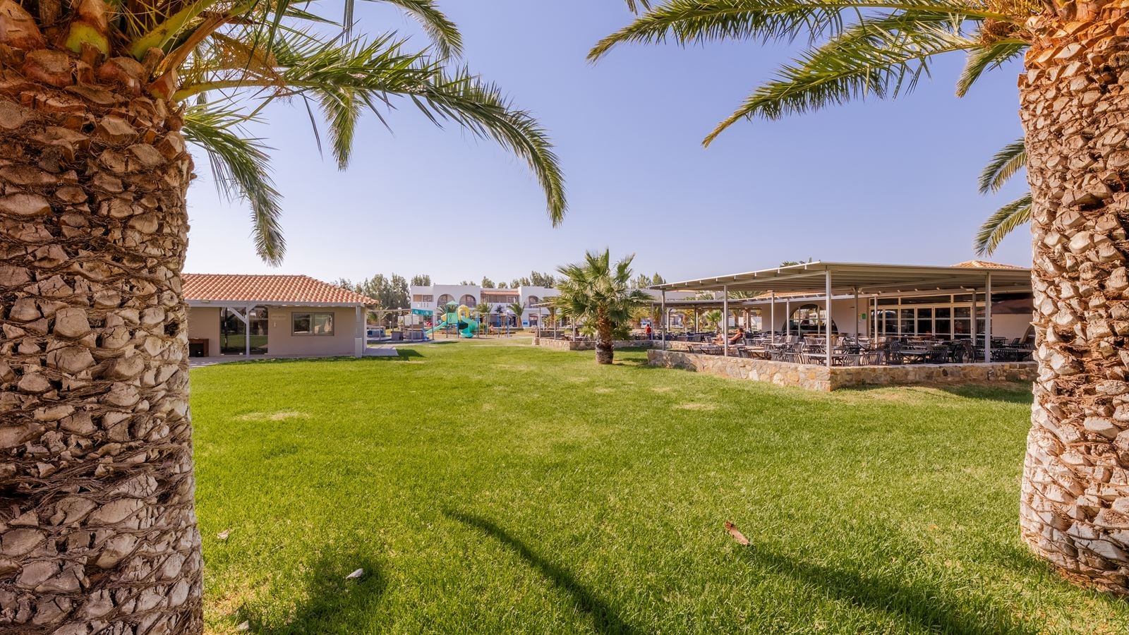 bars-main-pool-bar