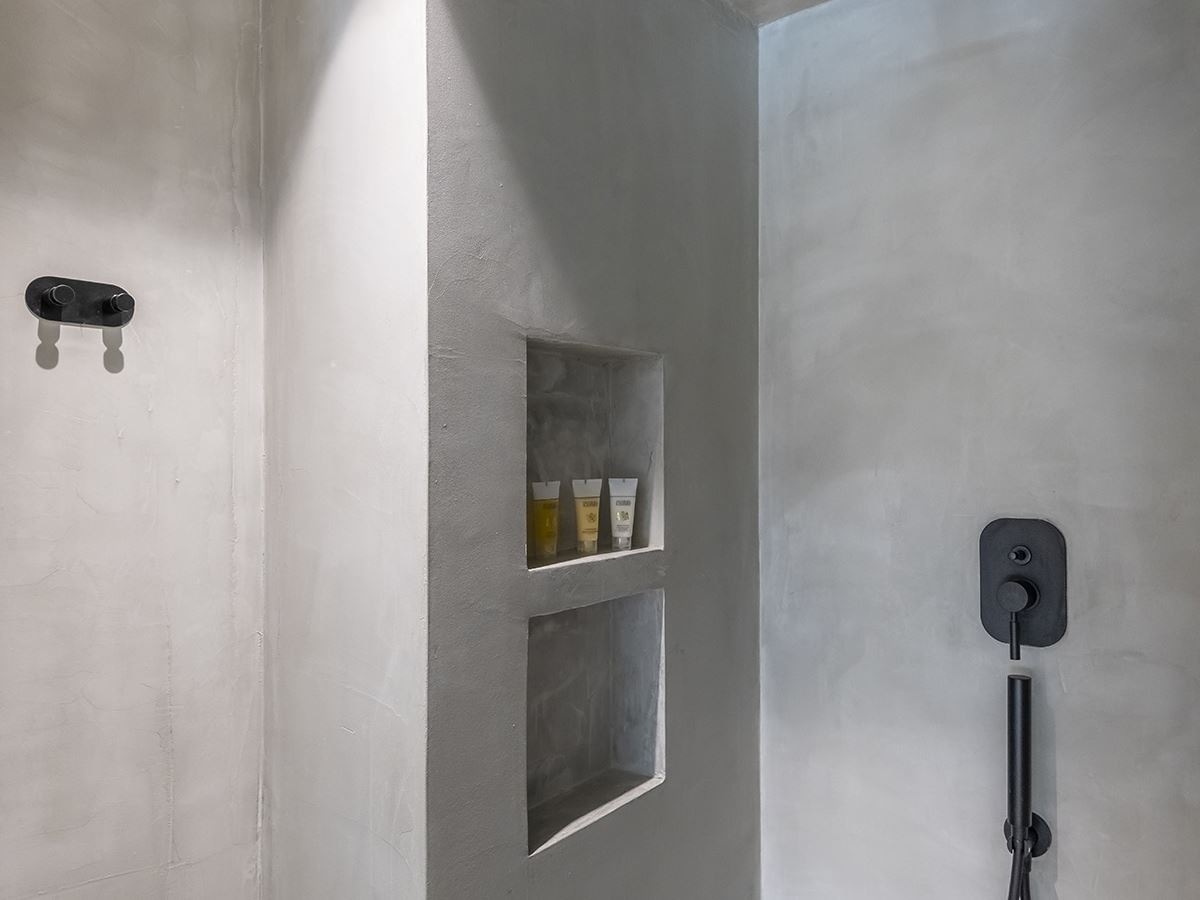 rooms-junior-suite-ground-floor-sharing-pool-swim-up-with-terrace