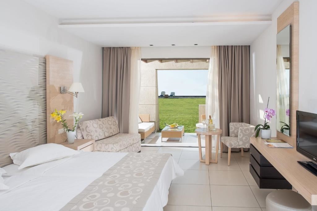 rooms-room-standard-double-gardenpoolview