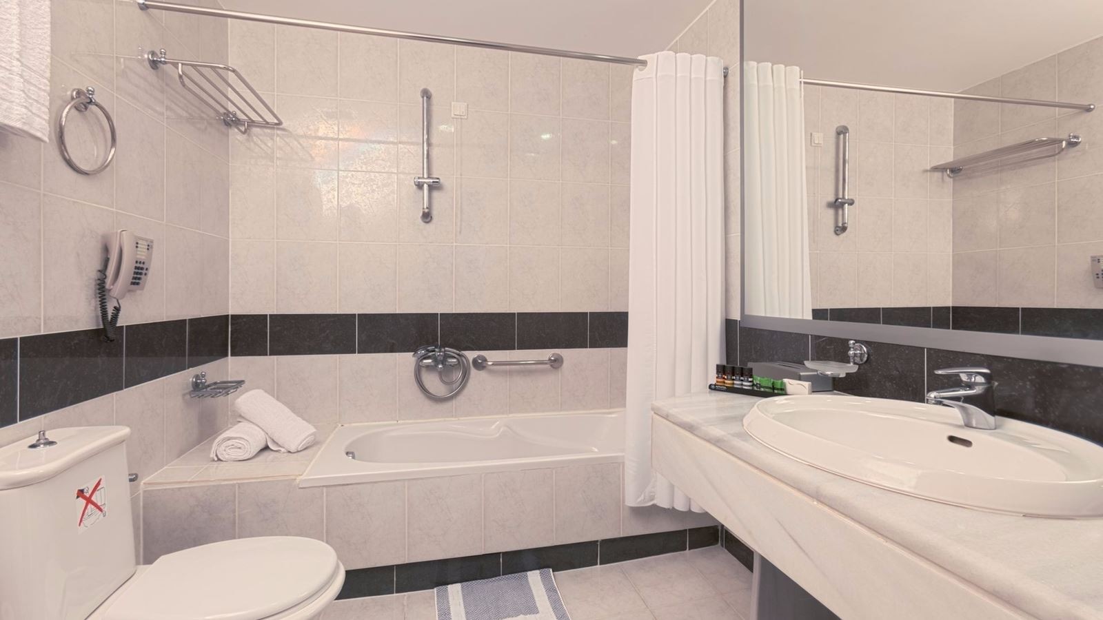 rooms-renovated-junior-suite-side-sea-view