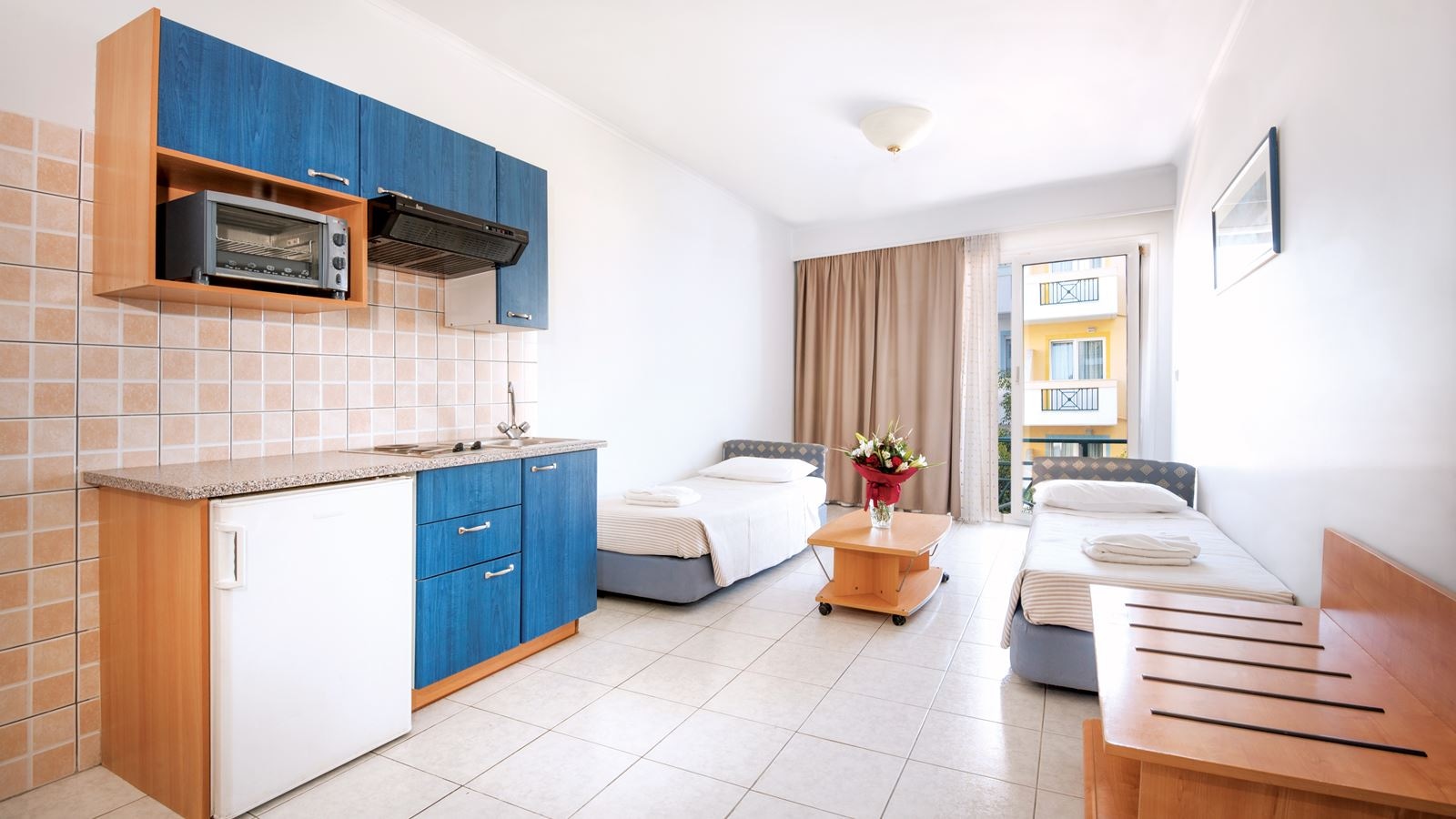 rooms-family-room-or-one--bedroom-apartment