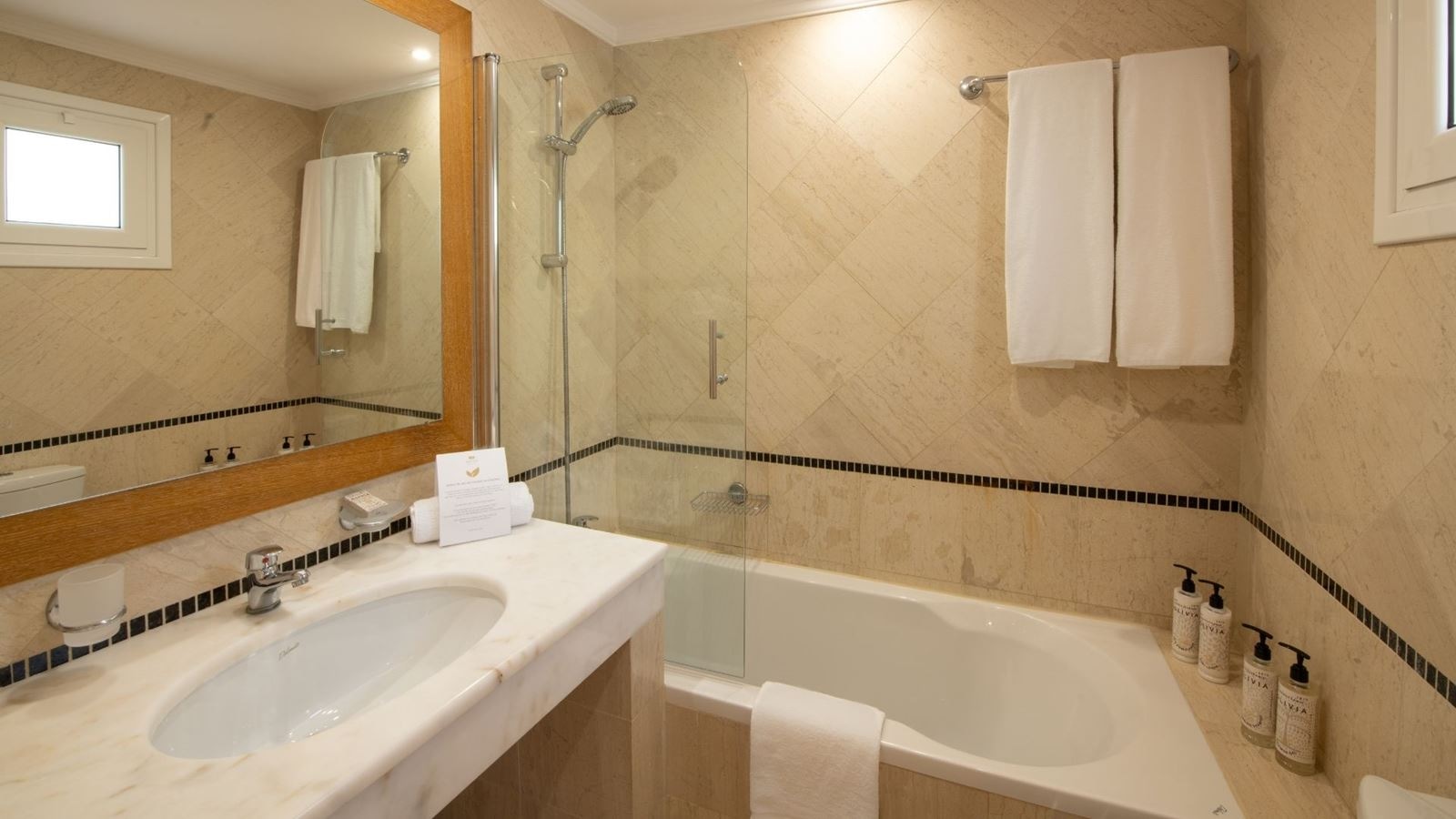 rooms-bungalow-sea-front